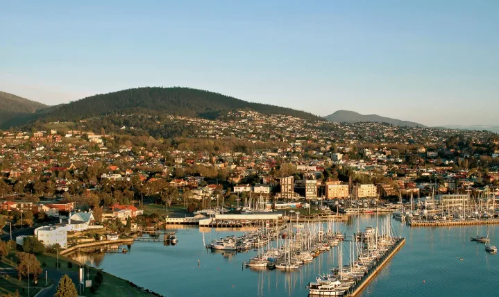Picture of Hobart with mountains in the background.